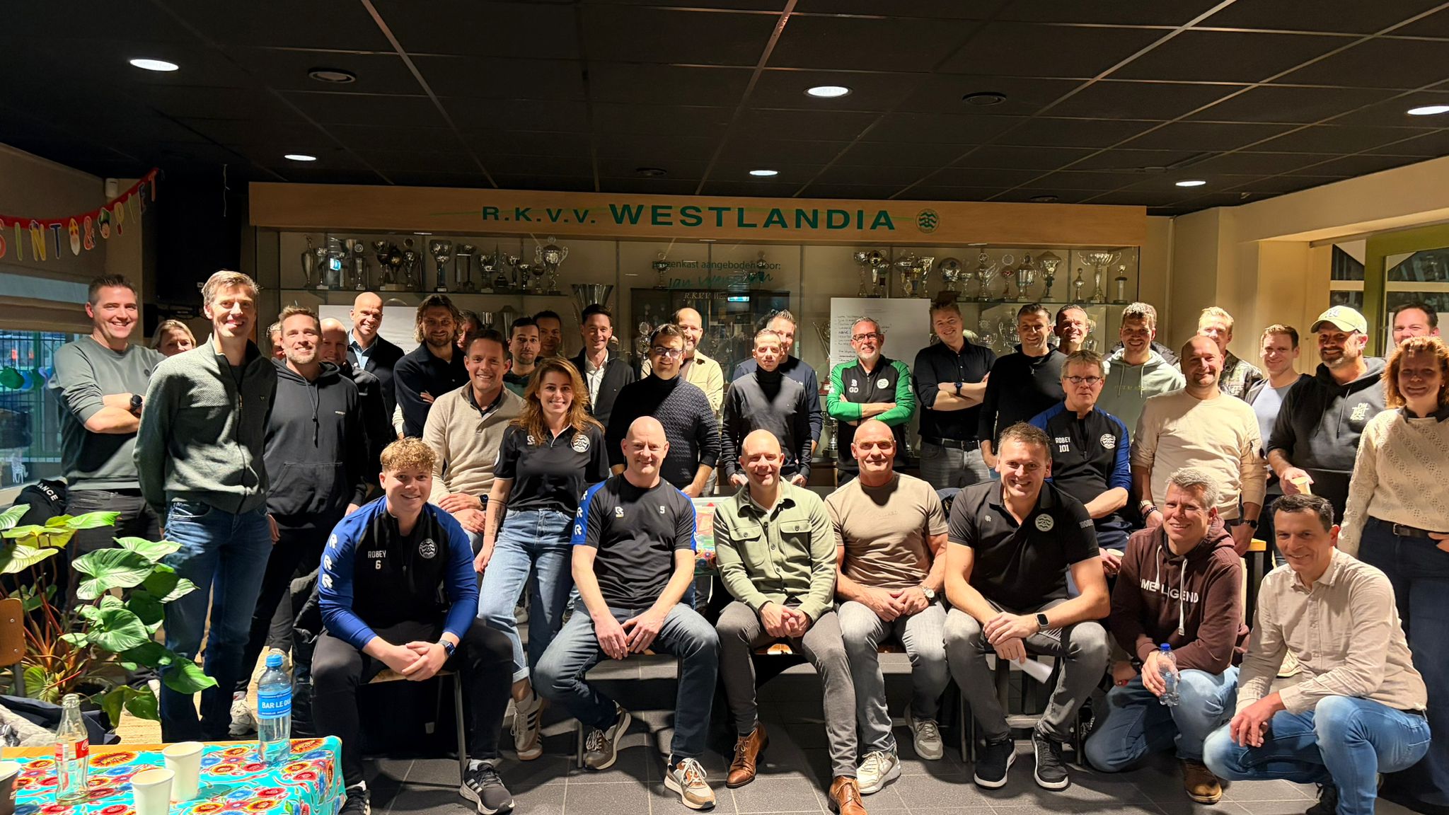 Jeugdleiders en trainers in actie: Een Super Geslaagde Terugkomavond! 🤩