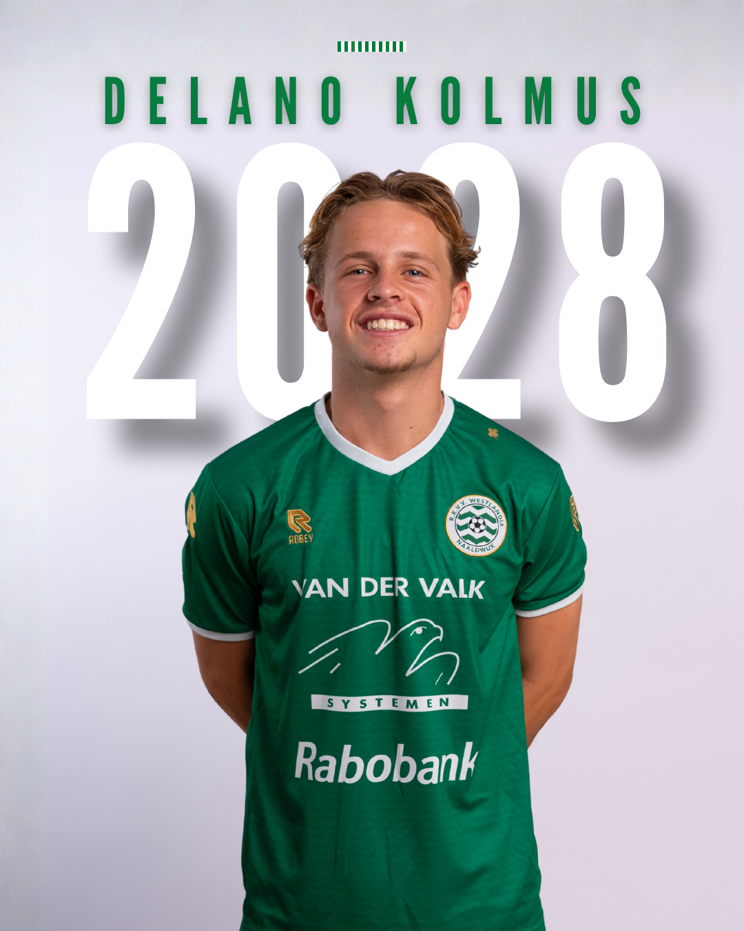 Jongen van de club tekent eerste contract!
